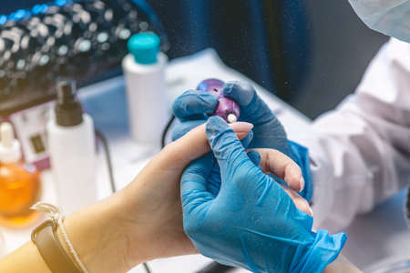 Combining Microneedling With Other Non-Surgical Treatments in British Aesthetic Clinics