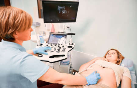 Combining Surgical and Non-Surgical Post-Pregnancy Treatments: Best Practices in the UK