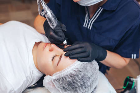 Tech Transformation: The Role of AI and Virtual Consultations in British Cosmetic Clinics