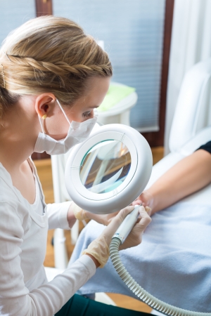 A Comprehensive Guide to Thread Lifts (PDO/COG) in the UK: What to Expect and Key Considerations
