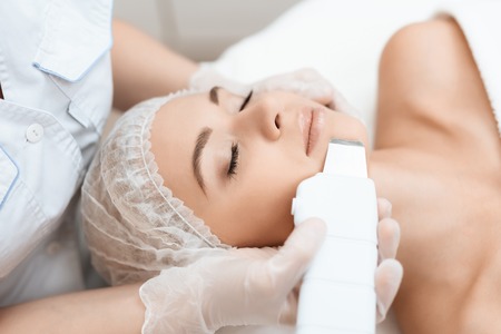 Laser Skin Resurfacing with CO2: Understanding the Science and Technology Behind the Treatment